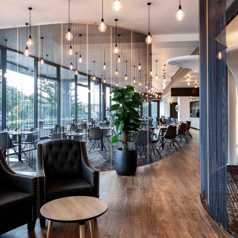 Novotel light and chains