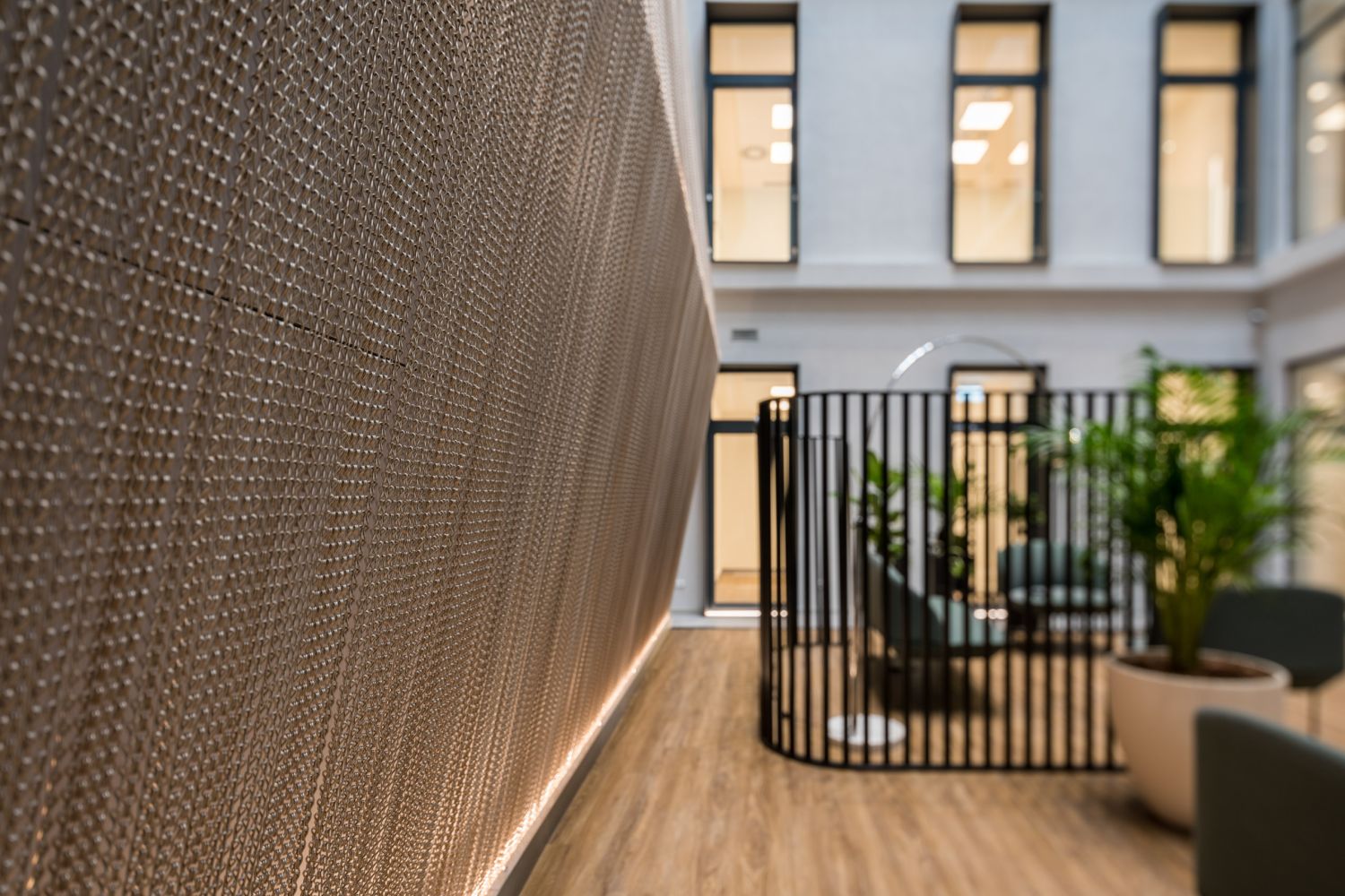 KI20 Business Center chain feature installation