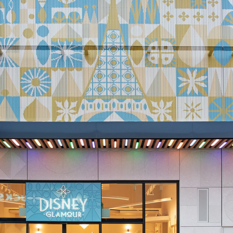 Colourful glittering Kriskadecor mesh facade covering, Glamour range